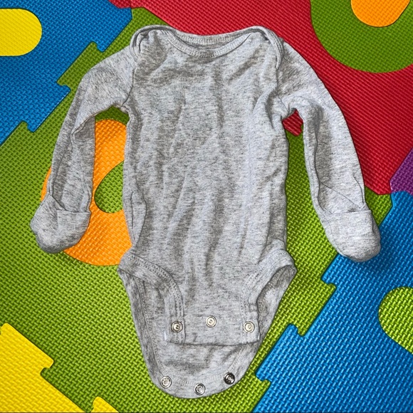 BUNDLE ✅ 6pcs onesies - Picture 5 of 9